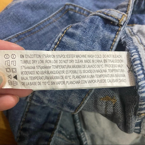 🛍3/$30 Forever 21  women’s blue‎ denim raw edge skirt in size small - Picture 5 of 5